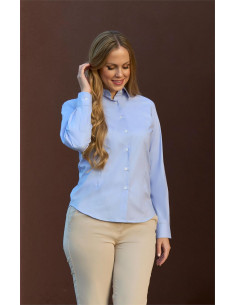 Blusa semientallada en tejido popelín elástico