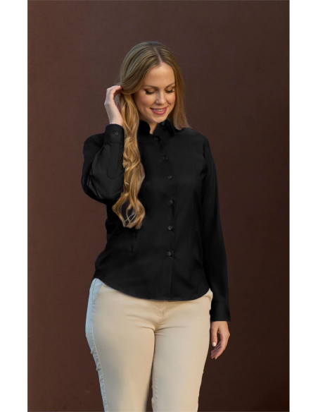 Blusa semientallada en tejido popelín elástico