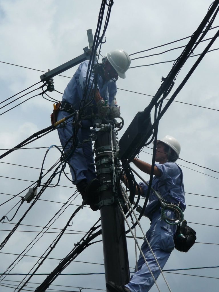 electrician-243309_1280-min