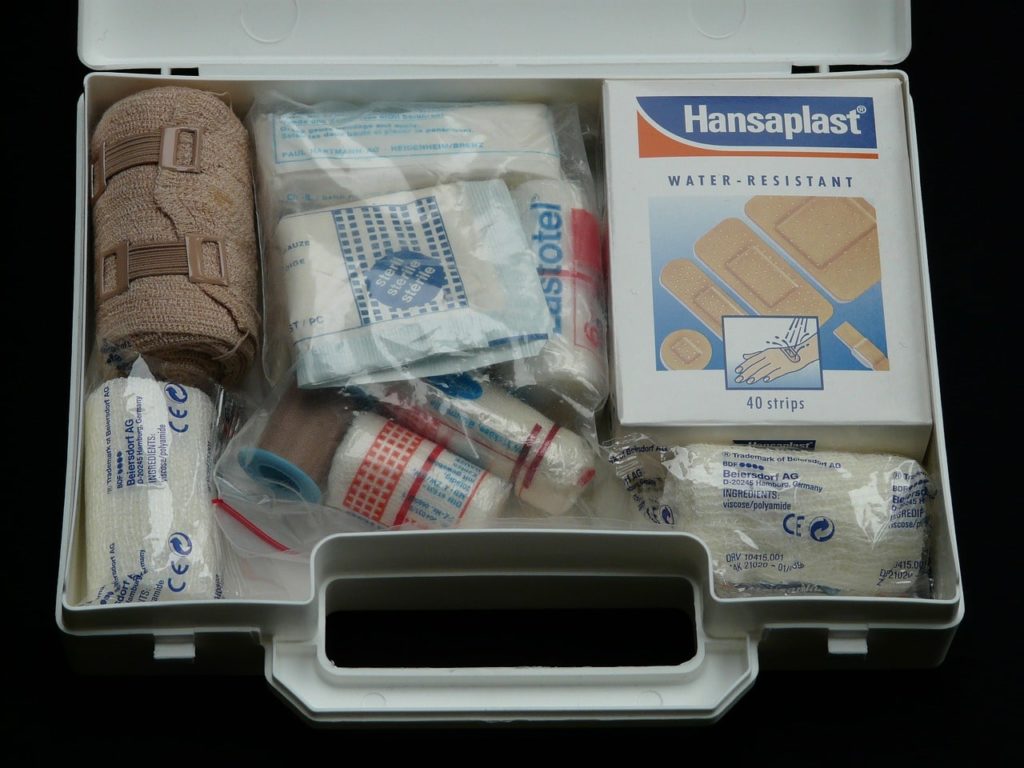 first-aid-kit-62643_1280-min
