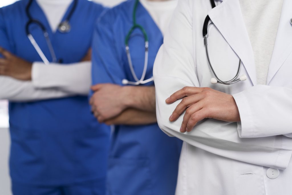 Guía de cuidado y mantenimiento de uniformes médicos